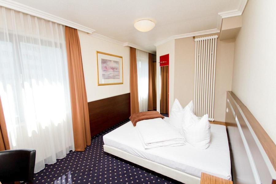 Hotel Tourist فرانكفورت الغرفة الصورة