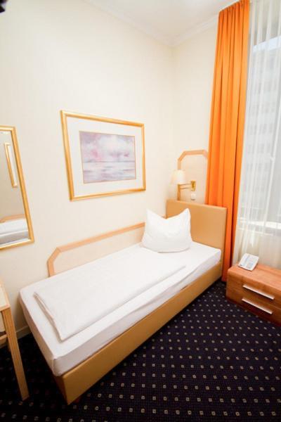 Hotel Tourist فرانكفورت الغرفة الصورة