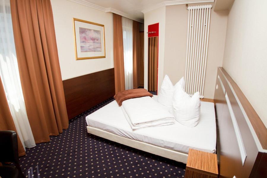 Hotel Tourist فرانكفورت الغرفة الصورة